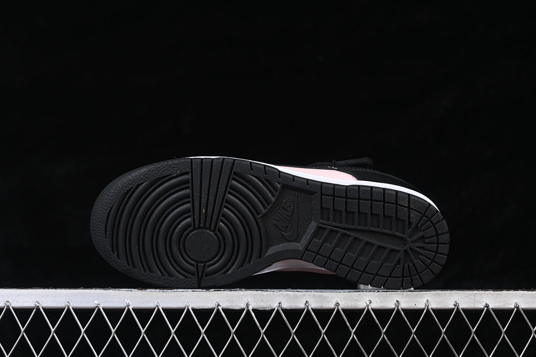 Nike SB Dunk Low "Black Pink"