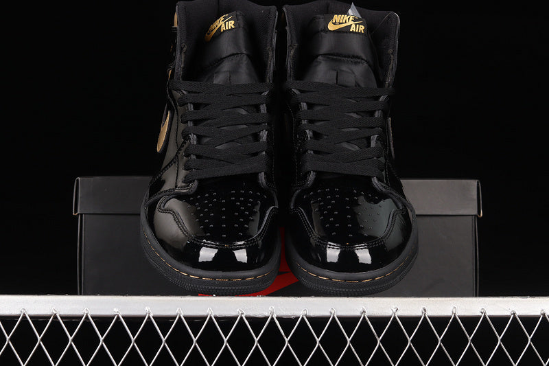 Air Jordan 1 Retro High OG "Black Metallic Gold"