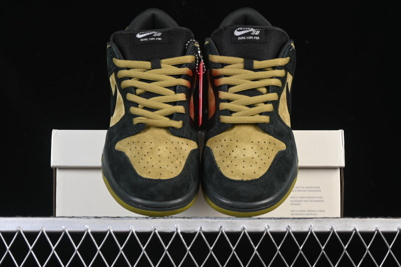 Nike SB Dunk X Supreme 94 "Camper Green"