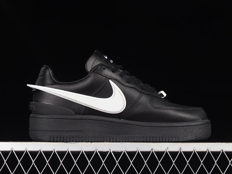 Air Force 1 Low SP AMBUSH "All Black/White"