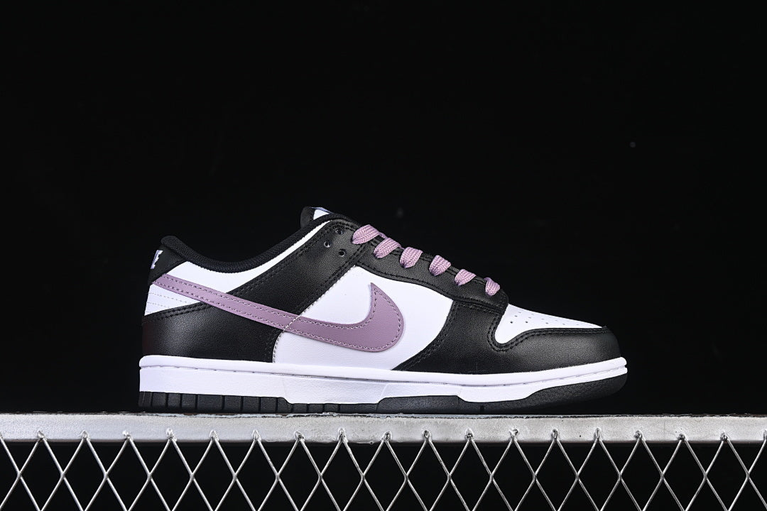 Nike SB Dunk Low "B/W/Sodt Purple"