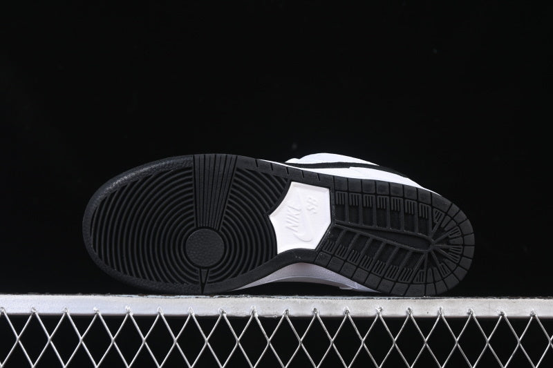 Nike SB Dunk Low "All White & Black"
