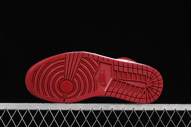 Air Jordan 1 Retro High OG "Black Toe"