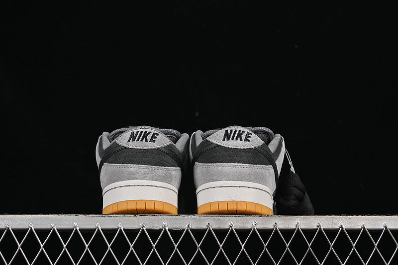 Nike SB Dunk Low "Dark Smoke Grey"