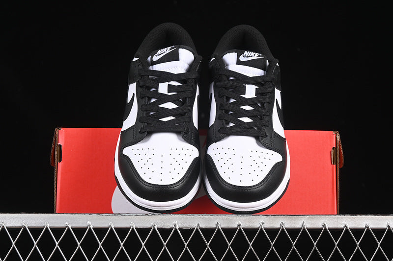 Nike SB Dunk Low "Panda"