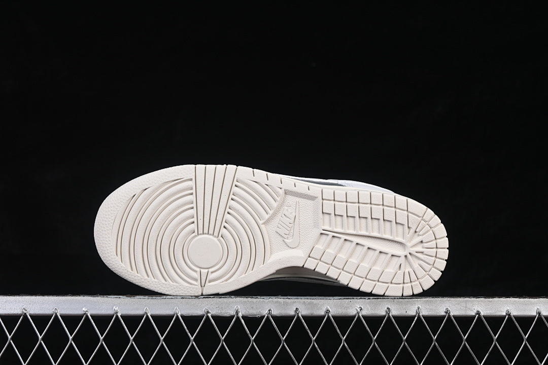 Nike SB Dunk Low "White  Metallic"