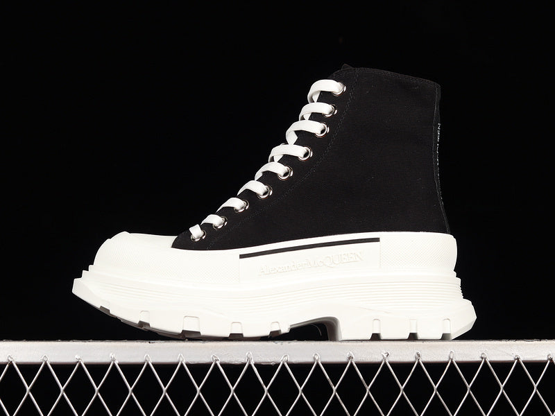 A McQ Tread Slick "Black/White"