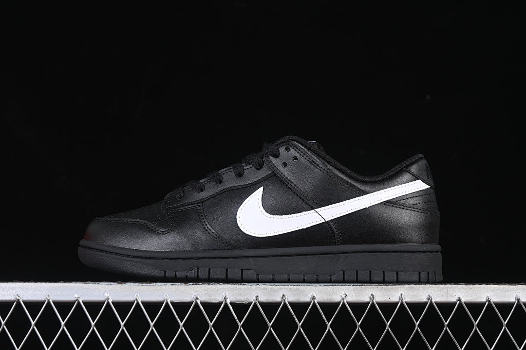 Nike SB Dunk Low "All Black-White"