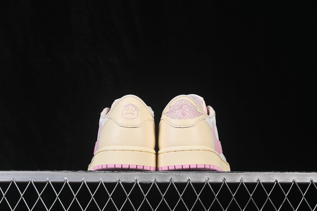 Air Jordan 1 Retro Low OG X Travis Scott "Muslin/Shy PinK"