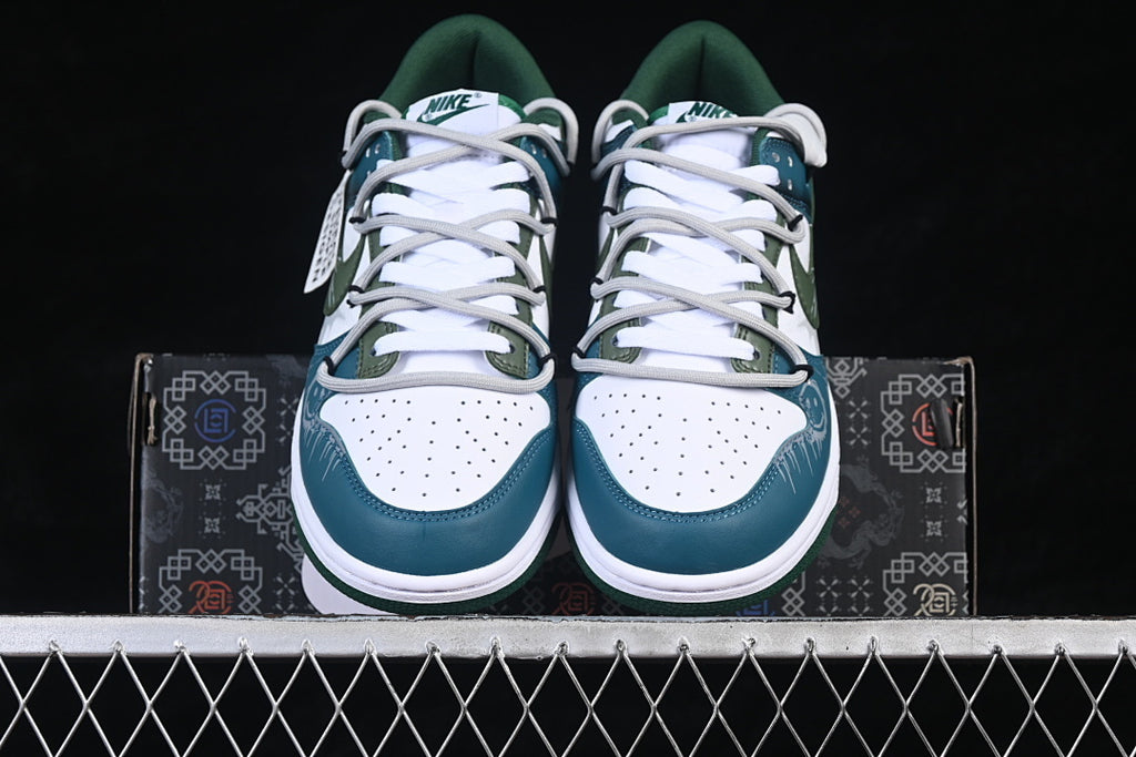 Nike SB Dunk Low "Fly Streetwear"
