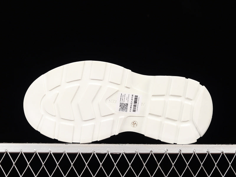 A McQ Tread Slick "Black White"