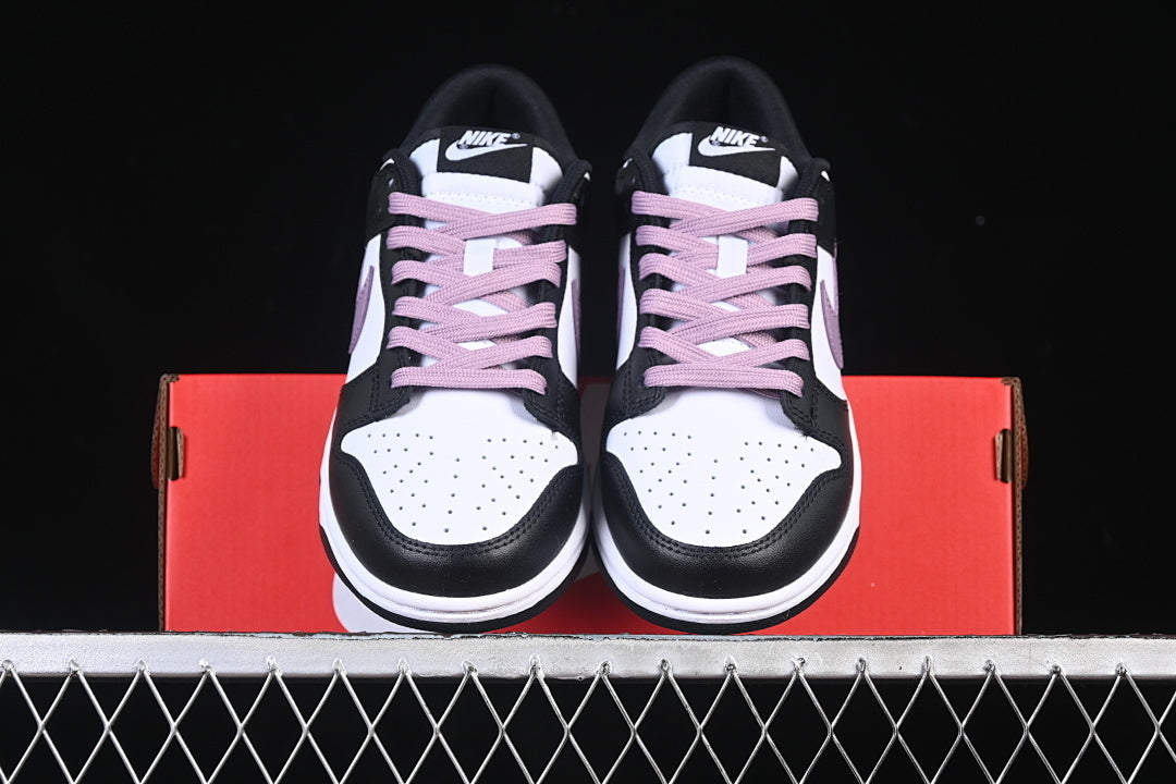 Nike SB Dunk Low "B/W/Sodt Purple"