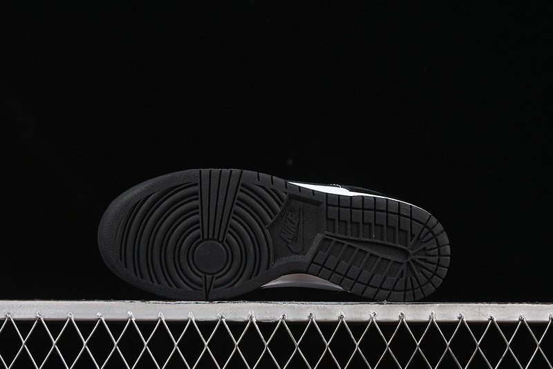 Nike SB Dunk Low "Panda"