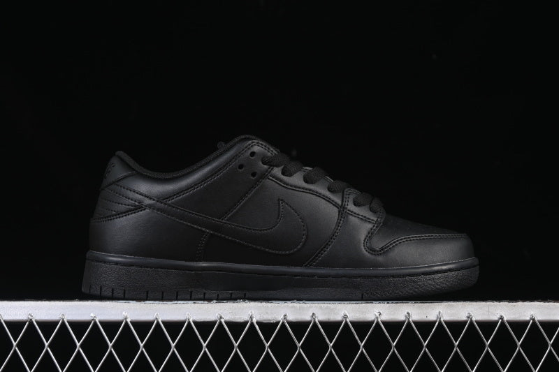 Nike SB Dunk Low "Triple Black"
