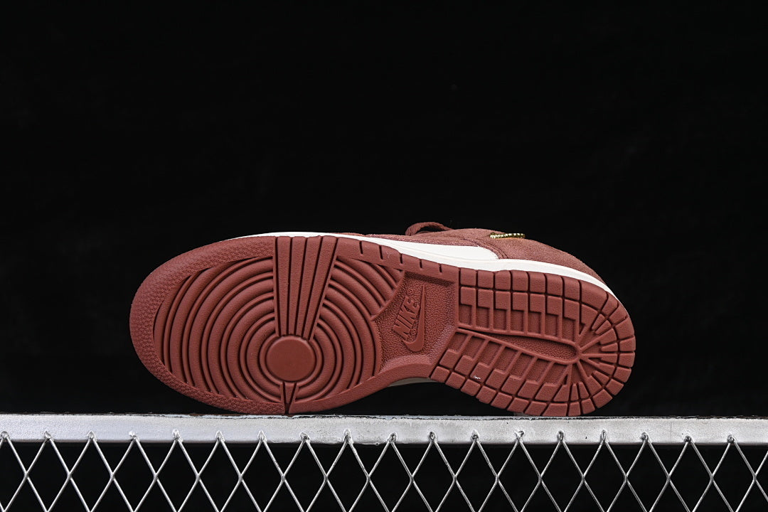 Nike SB Dunk Low "Red Sepia"
