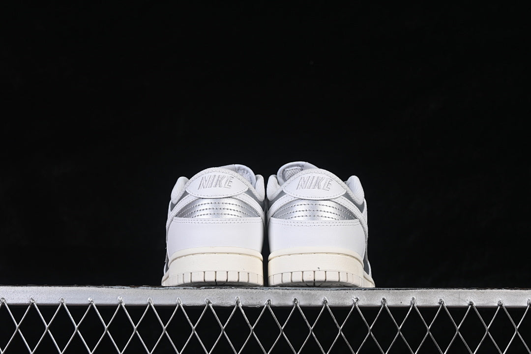 Nike SB Dunk Low "White  Metallic"