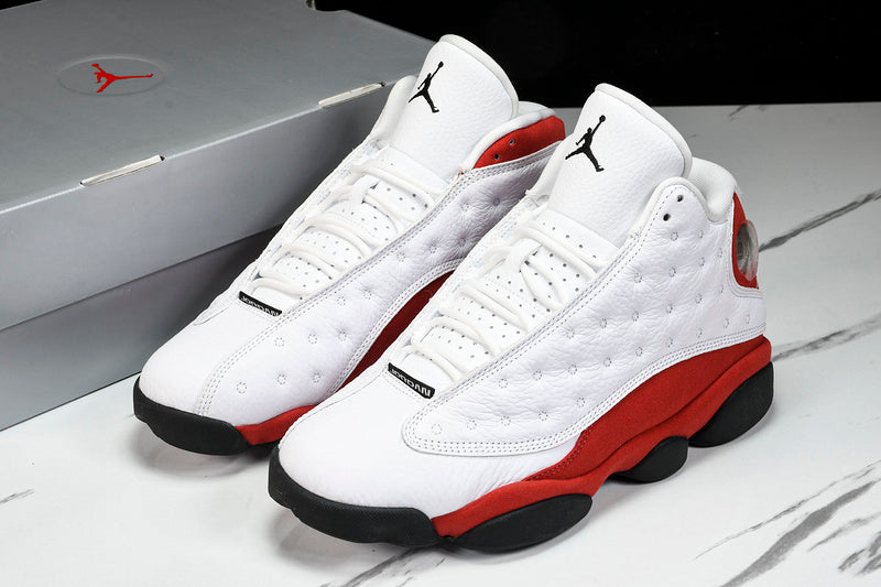 Air Jordan 13 Retro "Chicago" 2026