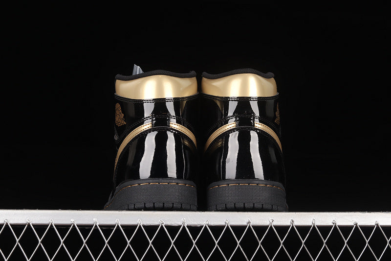 Air Jordan 1 Retro High OG "Black Metallic Gold"