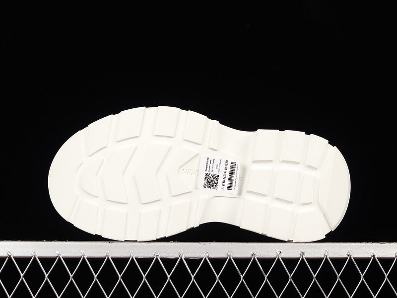 A McQ Tread Slick "Black/White"