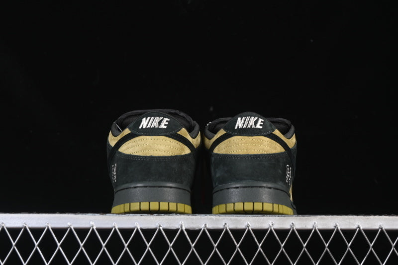 Nike SB Dunk X Supreme 94 "Camper Green"