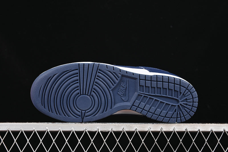 Nike SB Dunk Low "Dark Blue"