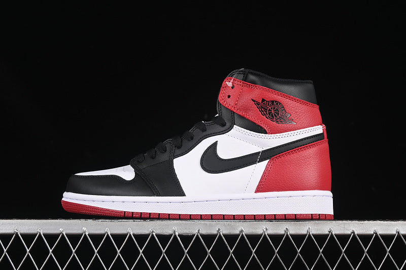 Air Jordan 1 Retro High OG "Black Toe"