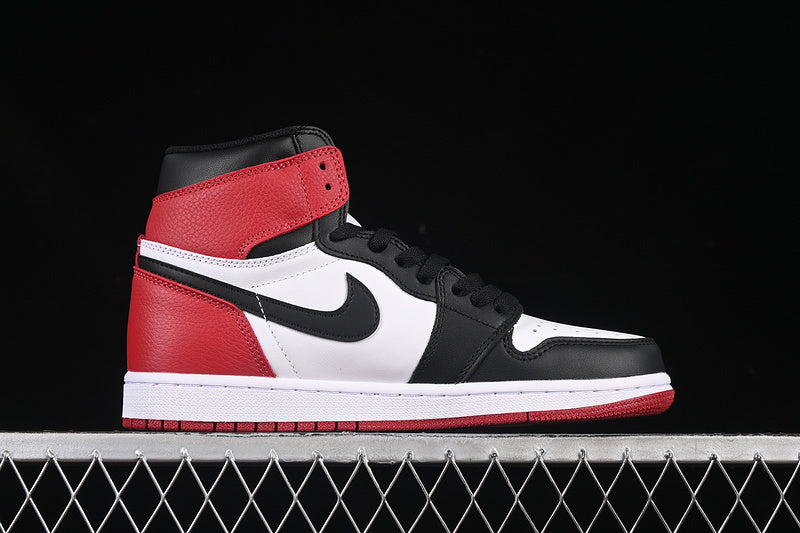 Air Jordan 1 Retro High OG "Black Toe"