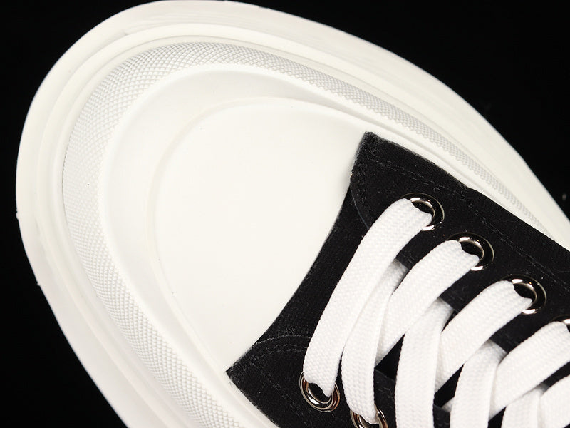 A McQ Tread Slick "Black White"