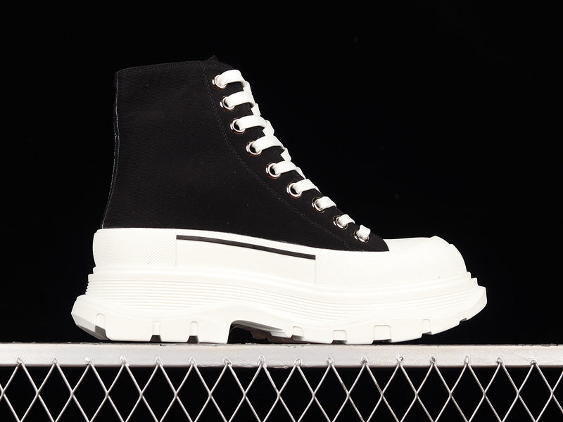 A McQ Tread Slick "Black/White"