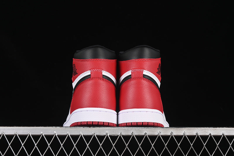 Air Jordan 1 Retro High OG "Black Toe"