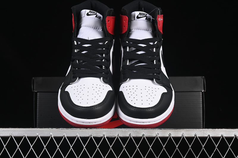 Air Jordan 1 Retro High OG "Black Toe"