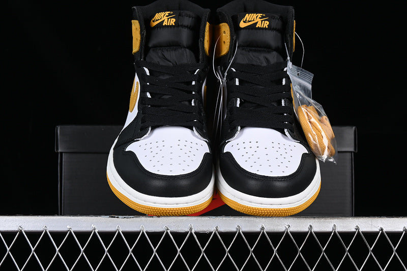 Air Jordan 1 Retro High OG "Black/Yellow Ochre"