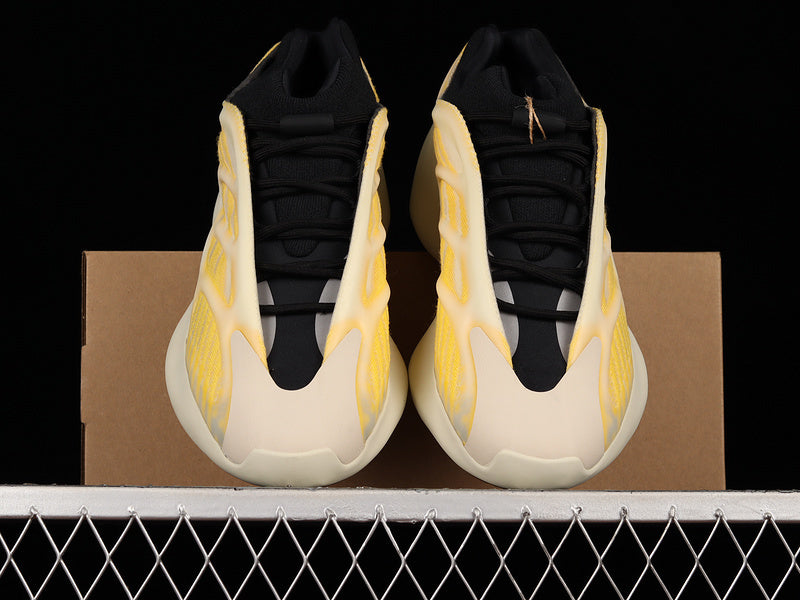 Adidas Yeezy Boost 700 V3 modelo "Mono Safflower"