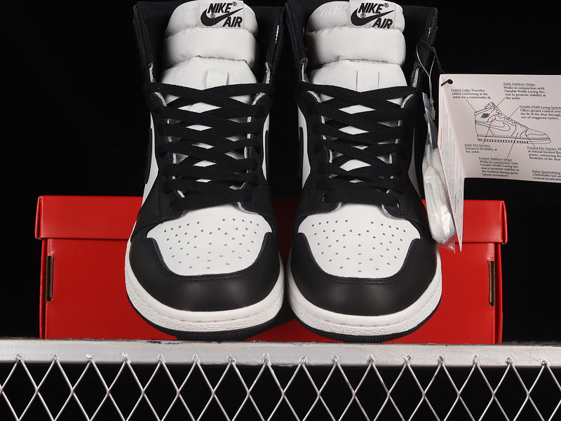 Air Jordan 1 Retro High OG  "Black White"
