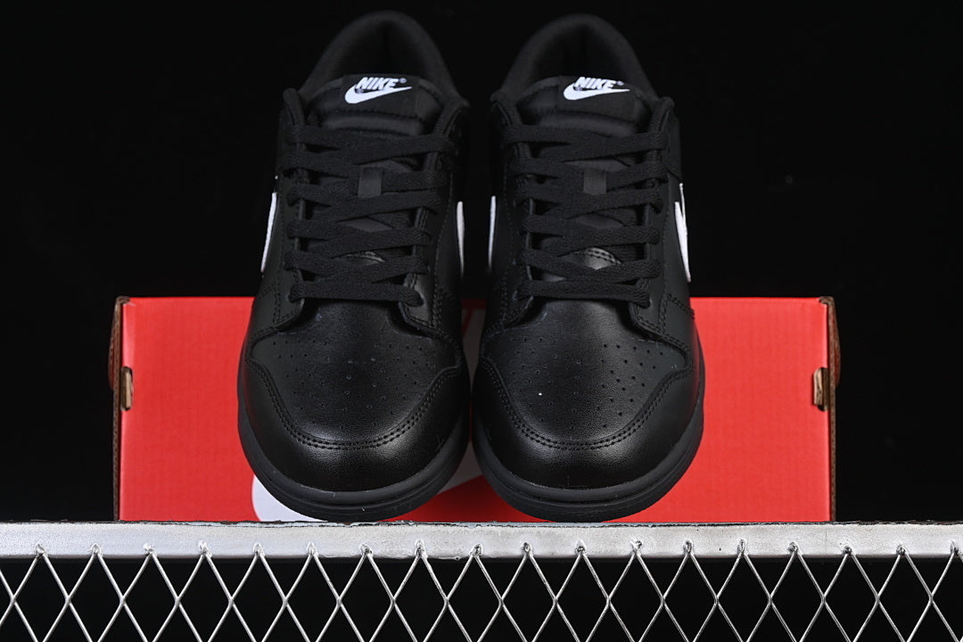 Nike SB Dunk Low "All Black-White"