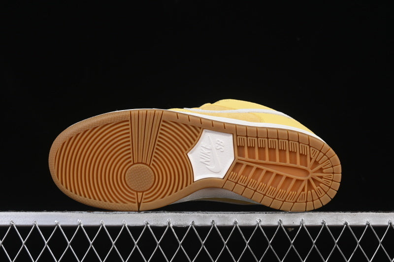 Nike SB Dunk Low "Saturn Gold"