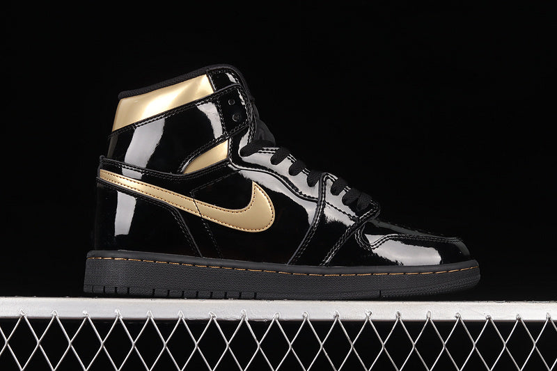 Air Jordan 1 Retro High OG "Black Metallic Gold"