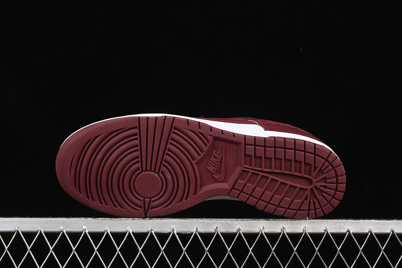 Nike SB Dunk Low "burgundy"