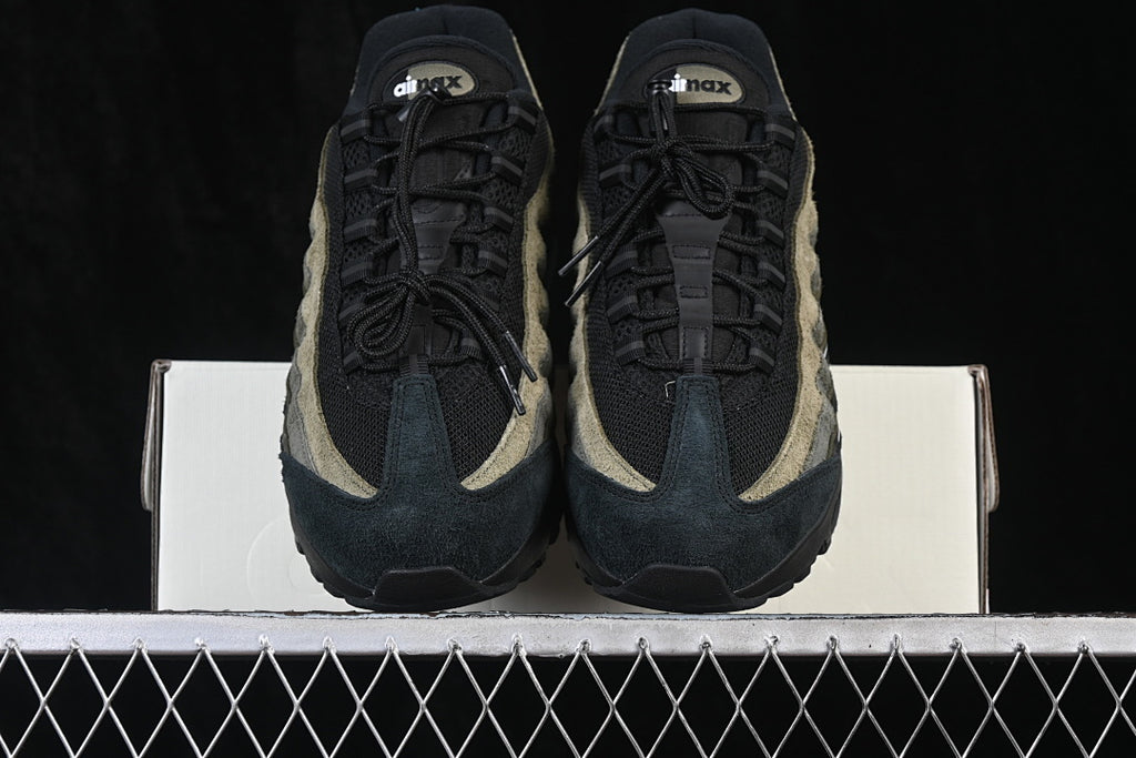Nike Air Max 95 x UNDEFEATED "La Brea"